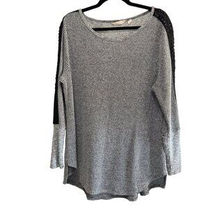 Soft Surroundings Size 1X Gray Long Sleeve with Black Lace  Inset Scoop Neck Yop